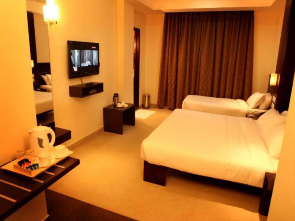 Sunflower Hotel Mysore Ngoại thất bức ảnh